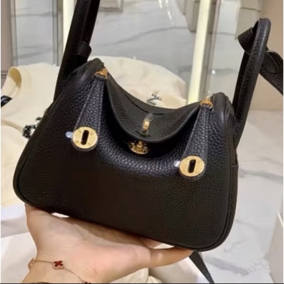 Black Boston lychee grain  crossbody bag - Picture 6 of 12